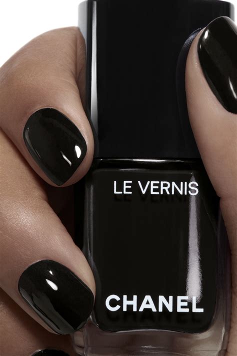 chanel vernis nail polish.